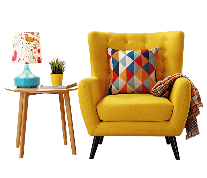 Fotoliu galben și masă cu lampă decorativă.